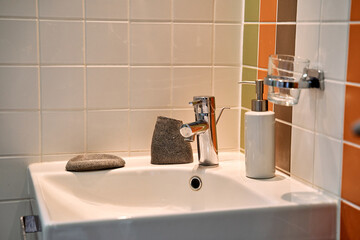 Modern Bathroom Sink Displaying Contemporary Fixtures and Minimalist Decor with Natural Stone Accents for a Stylish Touch