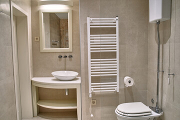 Modern Bathroom Design Featuring Sleek Fixtures, Elegant Tile Work, and Functional Elements for a Stylish and Comfortable Space