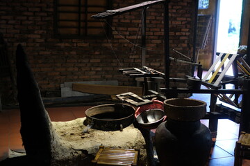 traditional silk production process carefully create silk fabric from start to finish. From spinning fine silk threads to weaving on wooden looms, this handmade craft reflects cultural heritage, skill