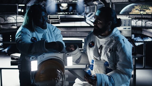 Researchers fly together in starship exploring Mars, expanding human presence in space Cosmonauts ensuring operational readiness before landing on red planet supporting future colonization