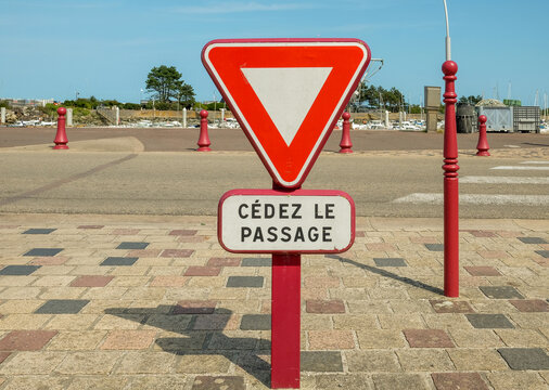 French Yield Sign at Harbor