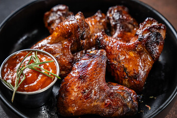 Grilled chicken wings with spicy tomato sauce © zukamilov