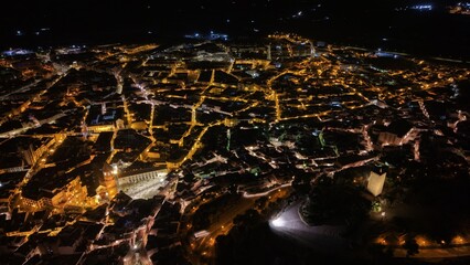 Vista nocturna aérea de la Fortaleza de Vélez-Málaga y su torre del homenaje con dron © Pablohasday