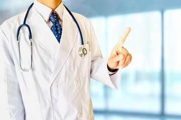 医療のポイントを伝える医師