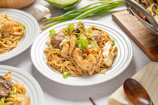 Chicken Lo Mein