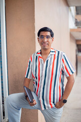 Joven modelo con ropa casual 