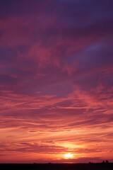 Fototapeta premium Vivid colorful sunset sky with stunning pink, purple, and orange clouds creating a dramatic natural gradient, symbolizing beauty, peace, evening atmosphere, and breathtaking nature background for desi