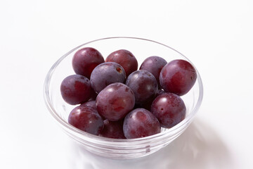 ピオーネ カットぶどう ガラスの器 白背景 grapes, cut grapes, glass bowl, white background