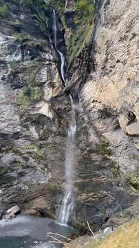 Waterfall Reichenbachfall or Rychenbachfall in the Haslital valley (Willigen, Switzerland) - Wasserfall Reichenbachfall oder Rychenbachfall im Haslital (Willigen, Schweiz)