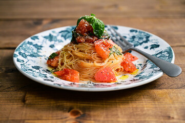 トマトとバジルの冷製パスタ