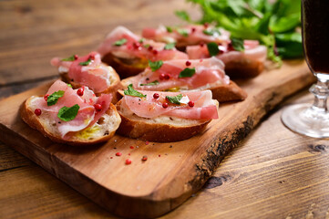 バケットと生ハム