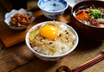 豚汁セット卵かけご飯