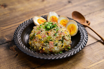 チャーハン煮卵添え