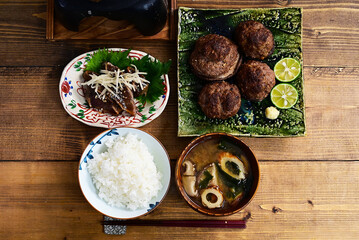 一汁二菜 椎茸の肉詰めとカツオのタタキの漬け