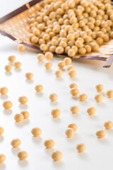 大豆と竹笊