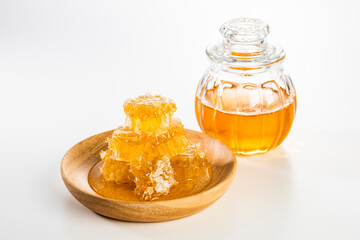 小瓶にはいった蜂蜜と蜜巣