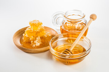 小瓶にはいった蜂蜜と蜜巣