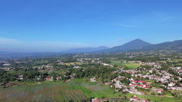 Write a good description for this image, maximum 200 characters. Generate 46 relevant keywords for this image, using one word for each keyword. Separate all keywords with commas. Remove similar keywor