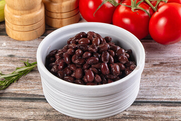 Canned black beans in the bowk