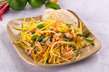 Salad with mango and prawn