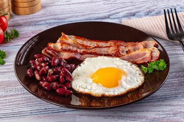 English breakfast with egg, bean and bacon