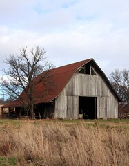 Obraz premium Rustic barn in a field