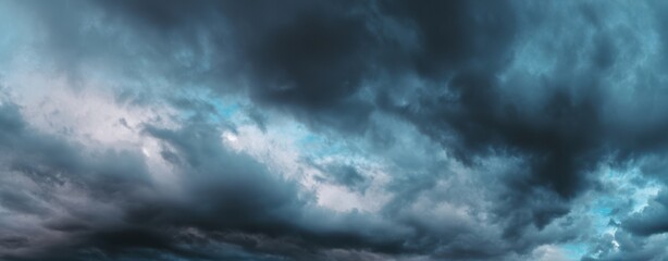 Obraz premium The Storm Clouds Gather Over a Dramatic Moody Sky Before an Impending Storm