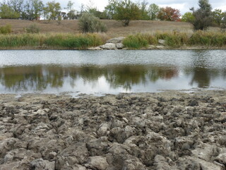Autumn River Photography &ndash; Scenic Fall Landscape with Flowing Water