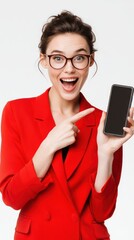 Naklejka premium Laughing businesswoman holding phone and pointing at screen