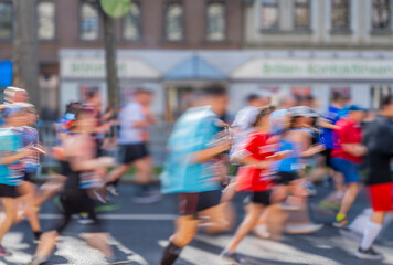 maraton runners in the city