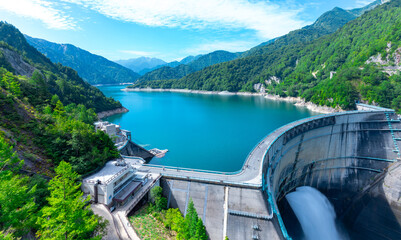 富山県・黒部ダム