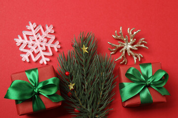Festive scene with wrapped gifts, candies and decorations, sometimes on a bright red background, conveying Christmas greetings and celebration
