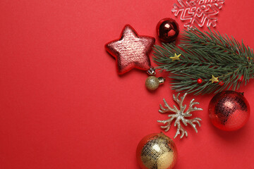 Festive scene with wrapped gifts, candies and decorations, sometimes on a bright red background, conveying Christmas greetings and celebration
