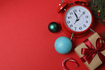 Festive scene with wrapped gifts, candies and decorations, sometimes on a bright red background, conveying Christmas greetings and celebration

