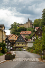 Kurort Rathen mit der Burg Altrathen in der Sächsischen Schweiz 