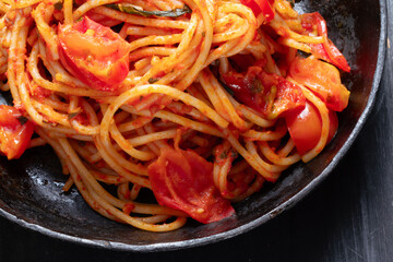 traditional spaghetti in tomato sauce