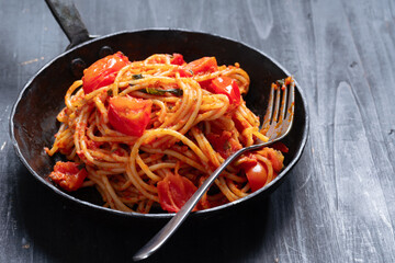 traditional spaghetti in tomato sauce