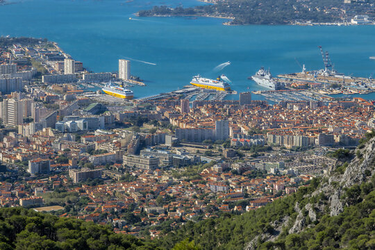 the city of Toulon seen from the summit of Mont Faron