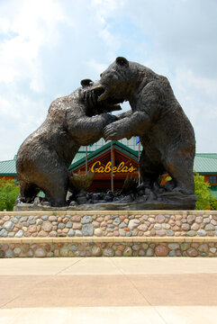 Cabelas outdoor sportmans store Dundee Michigan with mascot large bears in front of the store. 10.08.25