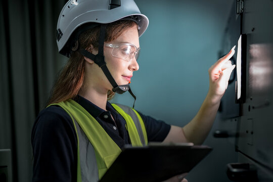 Engineers use a laptop with a generative design AI to create an optimized component, then send the file directly to an advanced 3D metal printer for on-demand smart manufacturing.