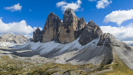 Obraz premium re cime di lavaredo, Drei Zinnen, mountain range in the Italian dolomites.
