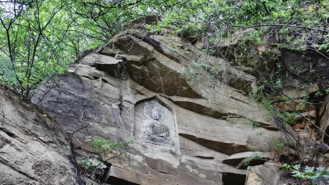 Cliff carvings on high rocks, preserved since the Ming Dynasty.