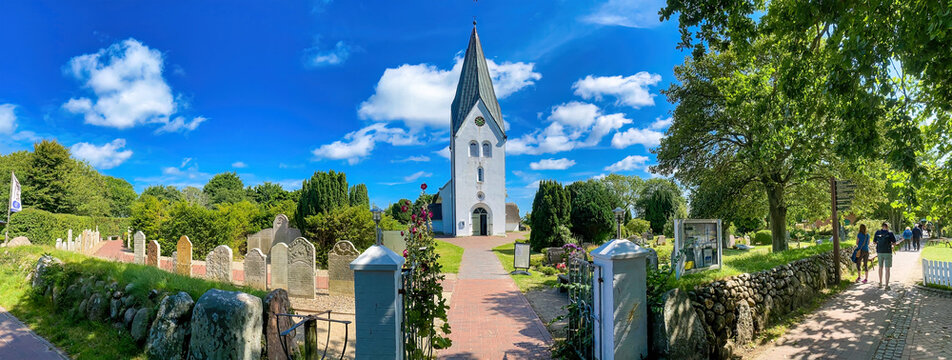 St.-Clemens-Kirche in Nebel, Amrum - Panoramaaufnahme 