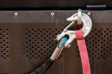 The tow hook is hooked on the panel, and the hook has a reliable cable for transporting vehicles