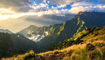 Obraz premium Stunning Mountain Landscape with Clouds and Sunlight in a Beautiful Nature