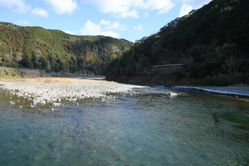 高知県越知町　片岡沈下橋から見た仁淀川