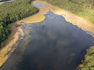 Piękne jezioro w Polsce, wczesna jesień © hunter76