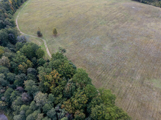 Dzikie krajobrazy jesienią widziane z lotu ptaka © hunter76