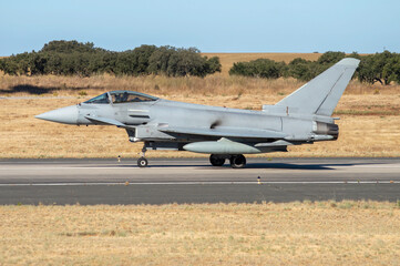 Avión de combate moderno