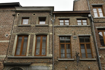 Maisons étroites et traditionnelles du 18ème siècle dans le quartier Saint Jacques à Nivelles 